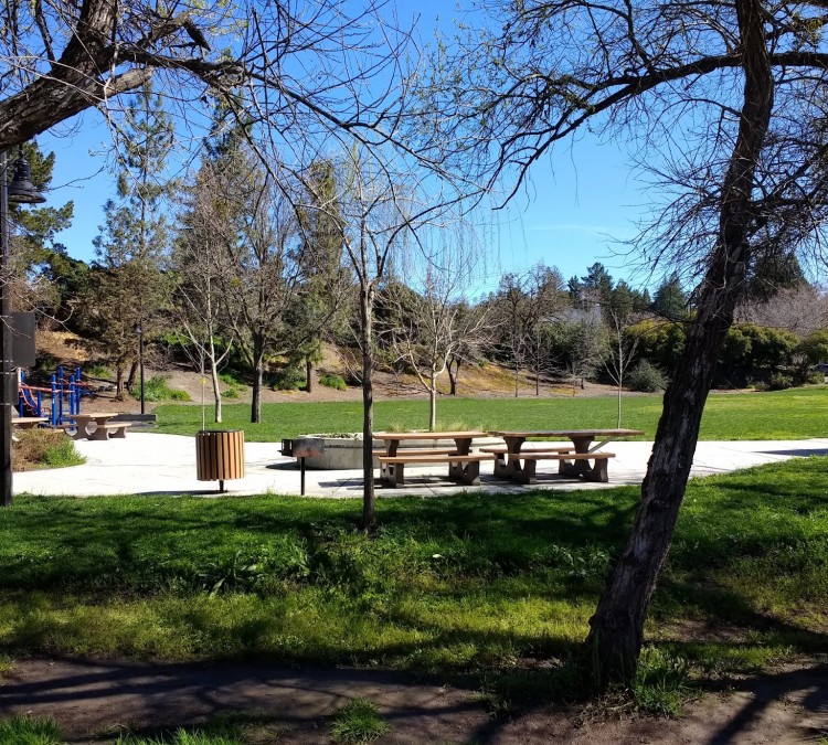 Holiday Highlands Park (Martinez,&nbspCA)